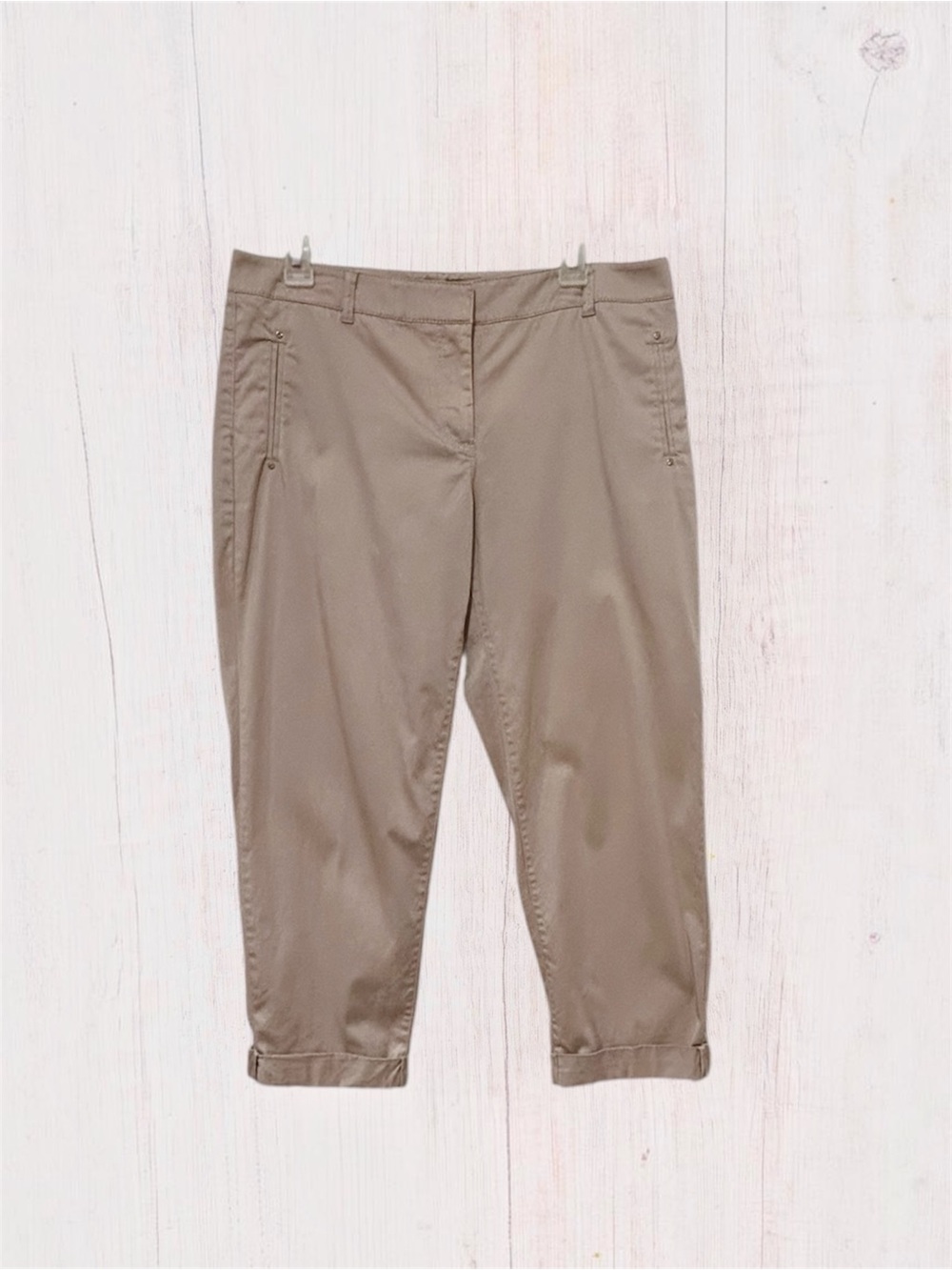 White House Black Market Tan Khaki Crop Pants. Size 8 - Picture 3 of 11